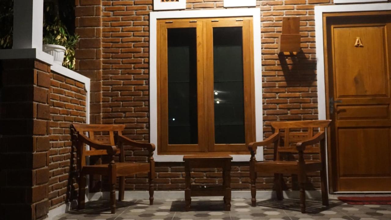 Genthong Homestay Magelang Exterior photo