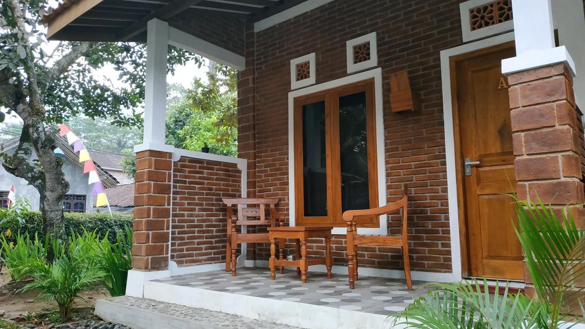 Genthong Homestay Magelang Exterior photo